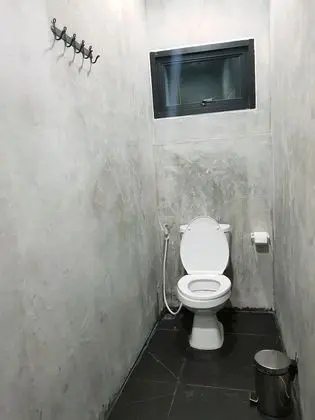 6-Bed Mixed Dormitory