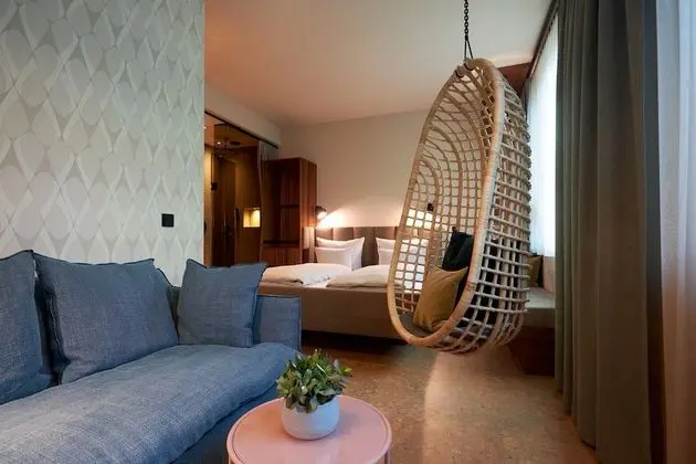 Roomy Cocoon