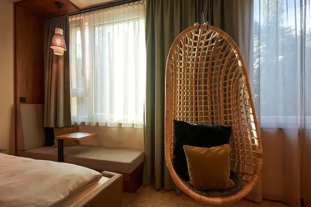Roomy Cocoon
