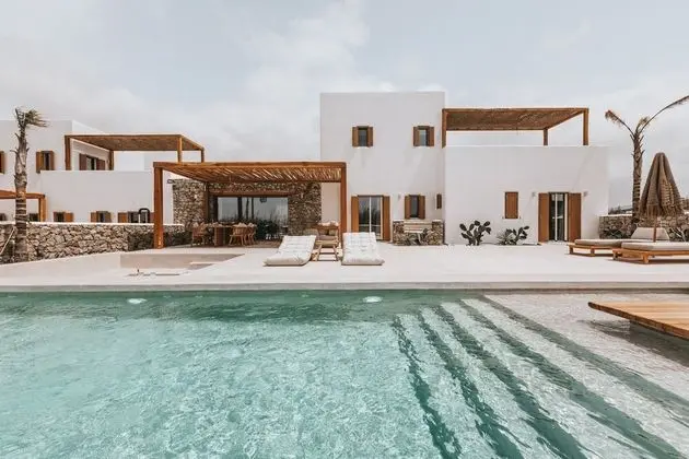 Villa 2 Bedrooms and 1 Bedroom Apartment with Private Pool and Jetted Tub