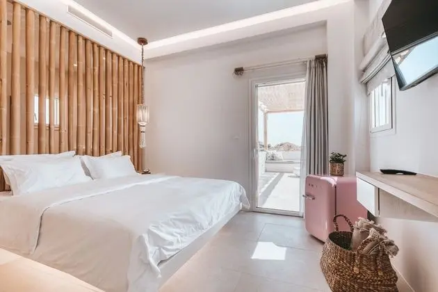 Villa 2 Bedrooms and 1 Bedroom Apartment with Private Pool and Jetted Tub