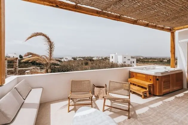 Villa 2 Bedrooms and 1 Bedroom Apartment with Private Pool and Jetted Tub