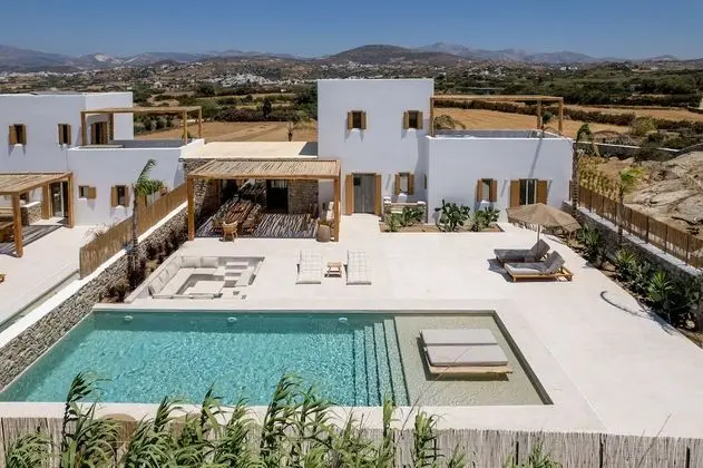 Villa 2 Bedrooms and 1 Bedroom Apartment with Private Pool and Jetted Tub