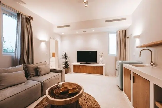 Villa 2 Bedrooms and 1 Bedroom Apartment with Private Pool and Jetted Tub
