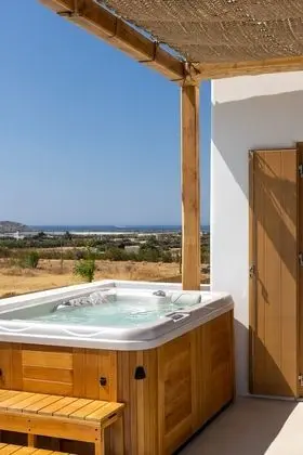 Villa 2 Bedrooms with Private Pool and Jetted Tub