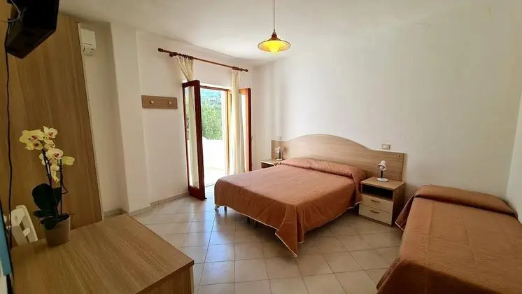 Üç Kişilik Oda