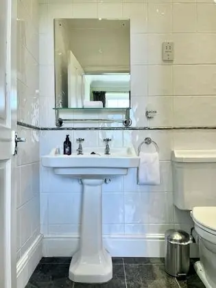 Luxury Tek Büyük Yataklı Oda (Four Poster Bed - The Lodge)
