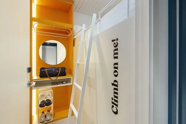 INDIVIDUAL UPPER POD | INTERIOR