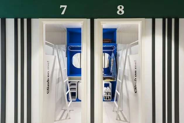 INDIVIDUAL UPPER POD | INTERIOR