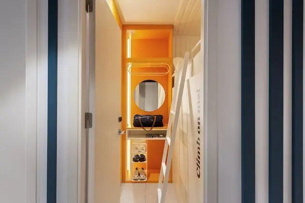 INDIVIDUAL UPPER POD | INTERIOR