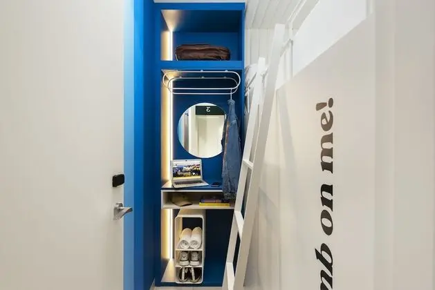 INDIVIDUAL UPPER POD | INTERIOR