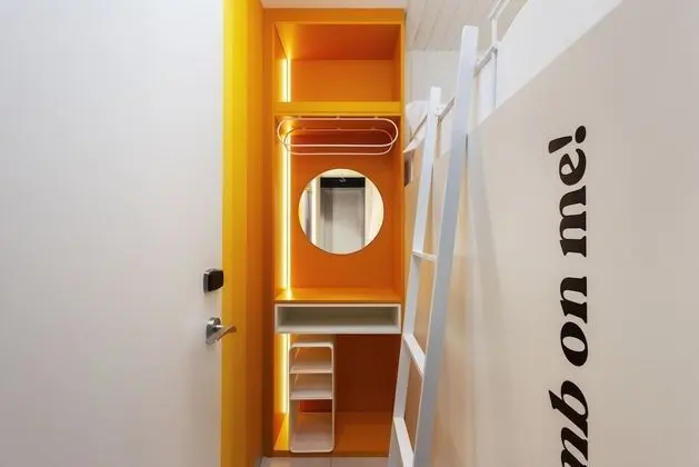 INDIVIDUAL UPPER POD | INTERIOR