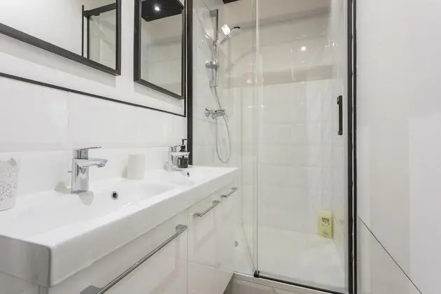 City Tek Büyük Yataklı Oda, Ortak Banyo (2)