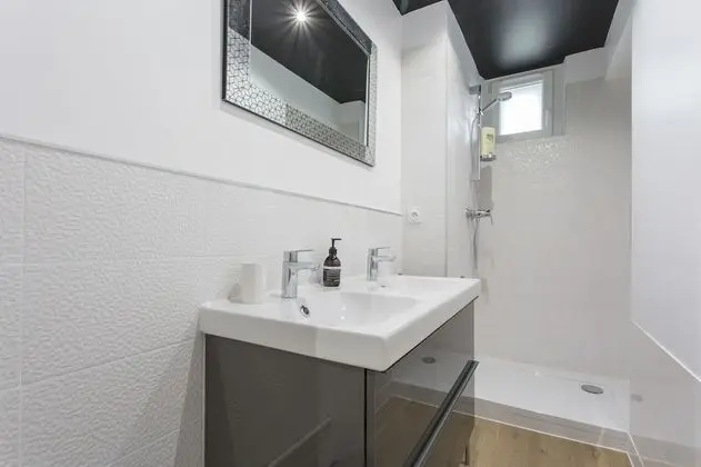 City Tek Büyük Yataklı Oda, Ortak Banyo (3)
