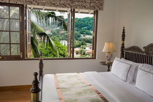 Deluxe Süit, 1 En Büyük (King) Boy Yatak, Şehir Manzaralı, Dağ Yamacı