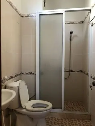 Ortak Ranzalı Oda, Sadece erkekler için, Sigara İçilebilir