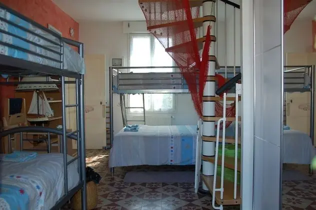 Family Tek Büyük veya İki Ayrı Yataklı Oda, Birden Çok Yatak, Sigara İçilmez, Avlu Manzaralı
