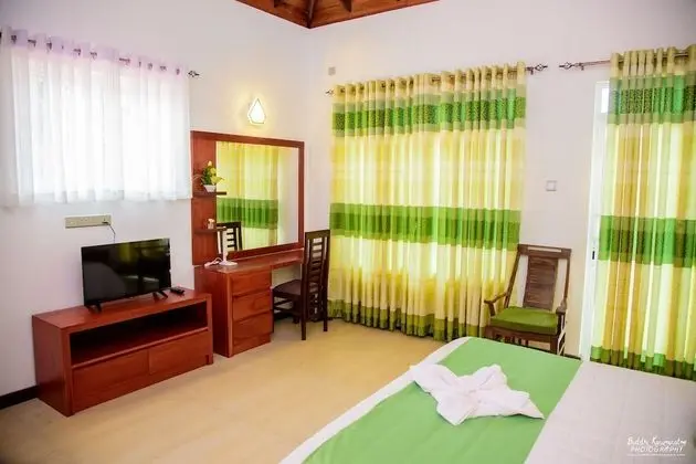 Deluxe Tek Büyük Yataklı Oda, 1 Yatak Odası, Özel Banyo, Bahçe Manzaralı