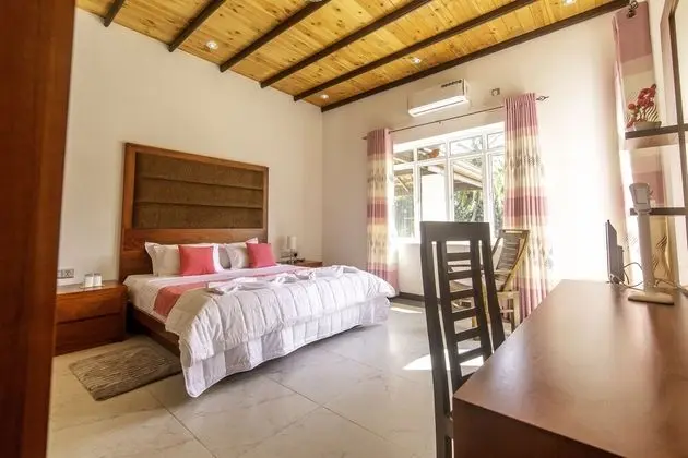 Deluxe Tek Büyük Yataklı Oda, 1 Yatak Odası, Özel Banyo, Bahçe Manzaralı