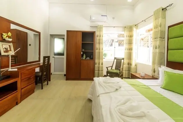 Deluxe Tek Büyük Yataklı Oda, 1 Yatak Odası, Özel Banyo, Bahçe Manzaralı