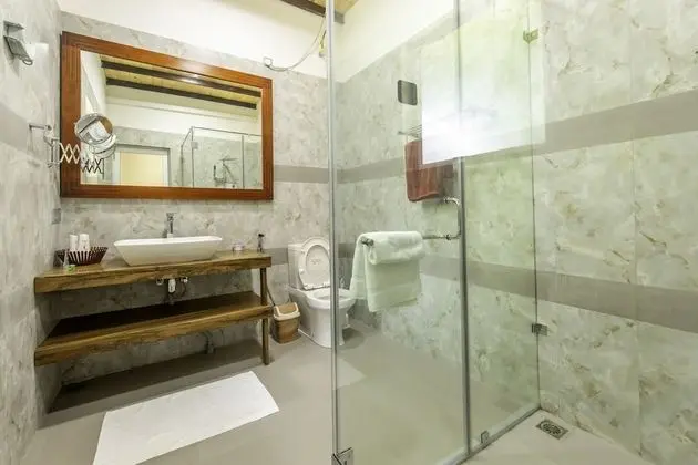 Deluxe Tek Büyük Yataklı Oda, 1 Yatak Odası, Özel Banyo, Bahçe Manzaralı