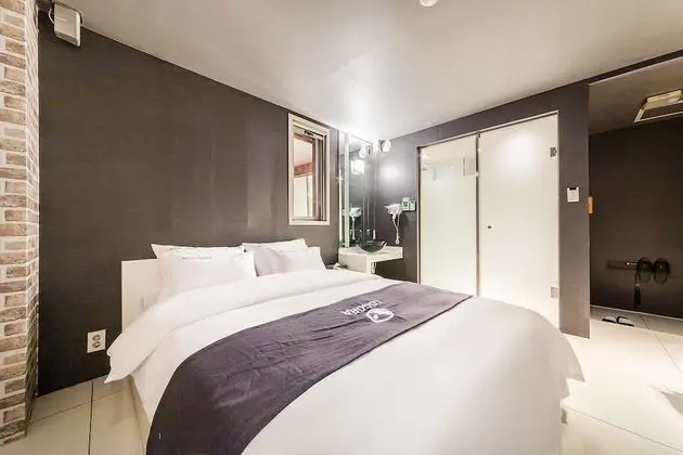 Standard Room (Check-in 6pm on FRI, 9pm on Weekend & Korean Public Holidays)