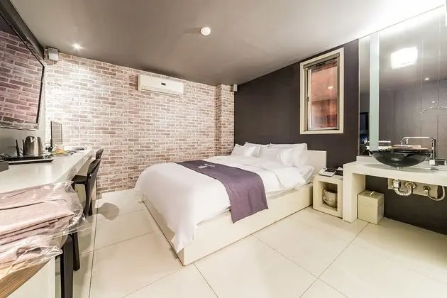 Standard Room (Check-in 6pm on FRI, 9pm on Weekend & Korean Public Holidays)