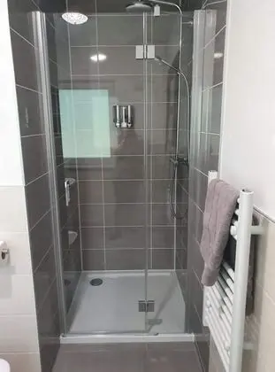 Deluxe Tek Büyük Yataklı Oda, Banyolu/Duşlu