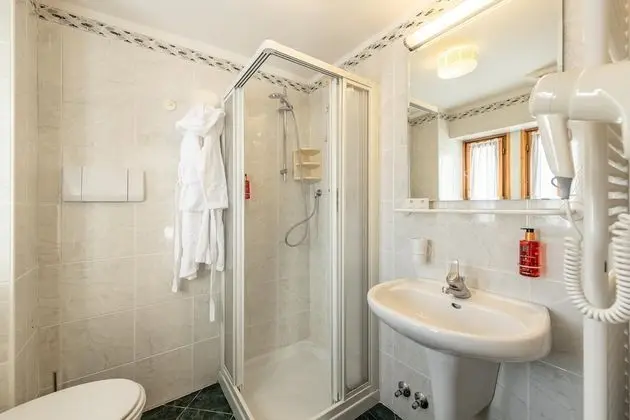 Comfort Tek Büyük veya İki Ayrı Yataklı Oda