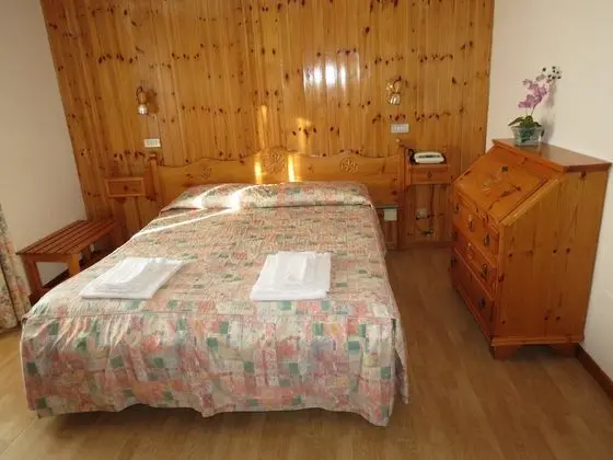 Tek Büyük veya İki Ayrı Yataklı Oda, Bağlantılı Odalar