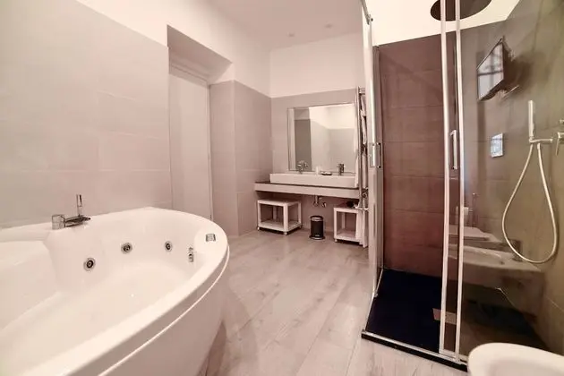 Luxury Süit, Jakuzi