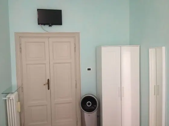 İki Ayrı Yataklı Oda, Ortak Banyo