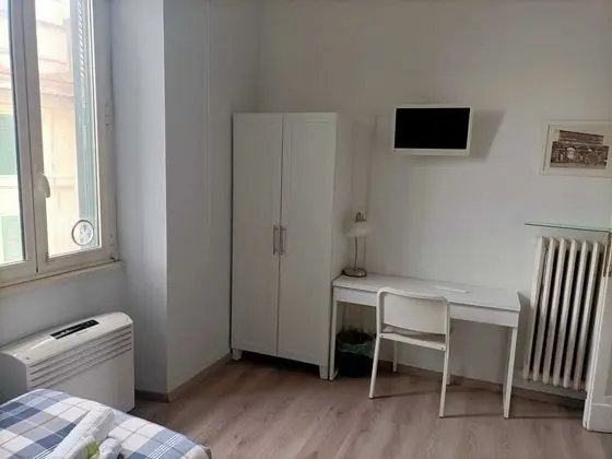 İki Ayrı Yataklı Oda, Ortak Banyo