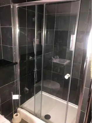 İki Ayrı Yataklı Oda, Banyolu/Duşlu