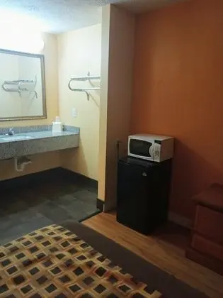 Standard Tek Büyük Yataklı Oda, 2 Çift Kişilik Yatak, Buzdolabı ve Mikrodalga