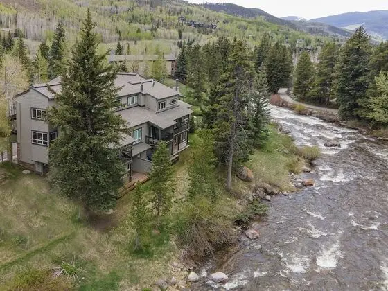 Apart Daire (ColdStream Townhome 19)