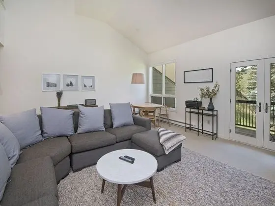 Apart Daire (Coldstream Townhome 7)