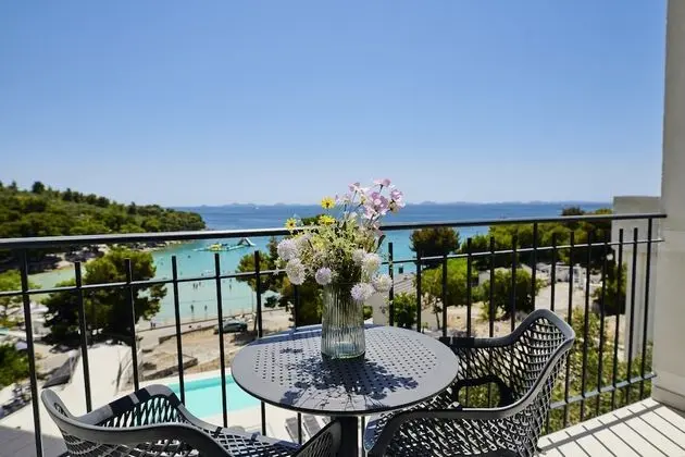 Tek Büyük veya İki Ayrı Yataklı Oda, Balkon, Deniz Manzaralı