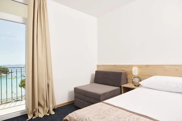 Tek Büyük veya İki Ayrı Yataklı Oda, Balkon, Deniz Manzaralı