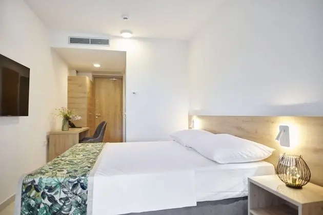 Tek Büyük veya İki Ayrı Yataklı Oda, Balkon, Deniz Manzaralı