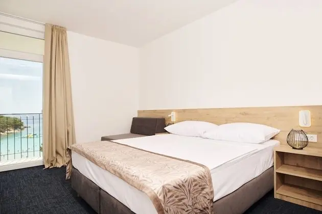 Tek Büyük veya İki Ayrı Yataklı Oda, Balkon, Deniz Manzaralı