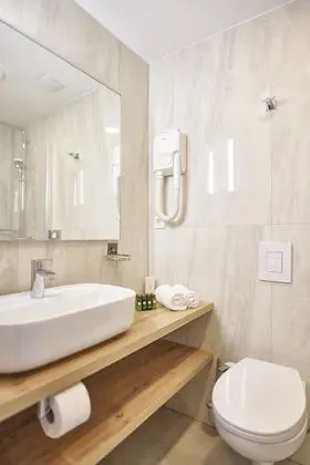 Tek Büyük veya İki Ayrı Yataklı Oda, Teras, Denize Bakan