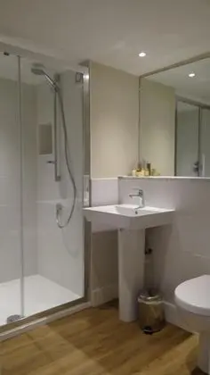 Tek Büyük Yataklı Oda, Banyolu/Duşlu