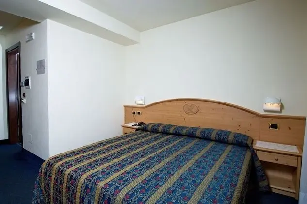 Classic Tek Büyük Yataklı Oda