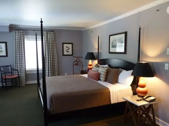 One Queen Room