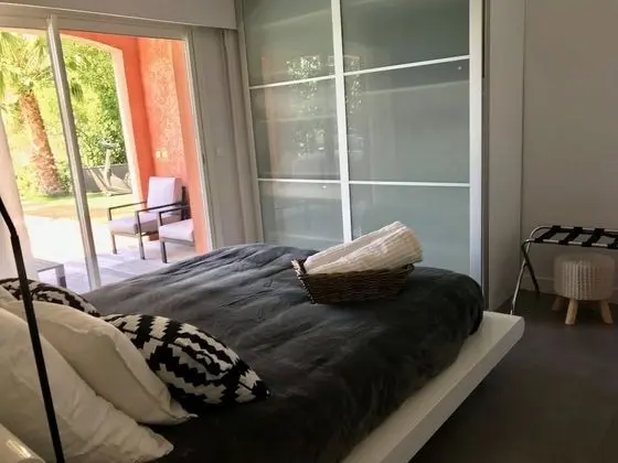 Comfort Tek Büyük Yataklı Oda, 1 Yatak Odası, Havuz Manzaralı