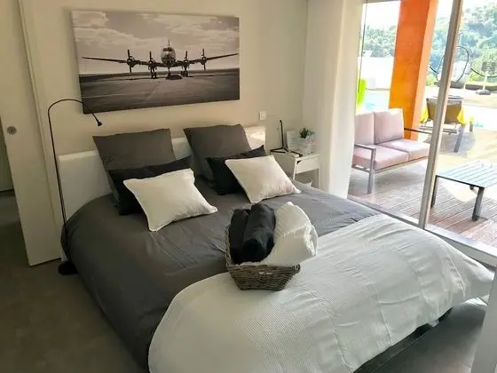 Comfort Tek Büyük Yataklı Oda, 1 Yatak Odası, Havuz Manzaralı