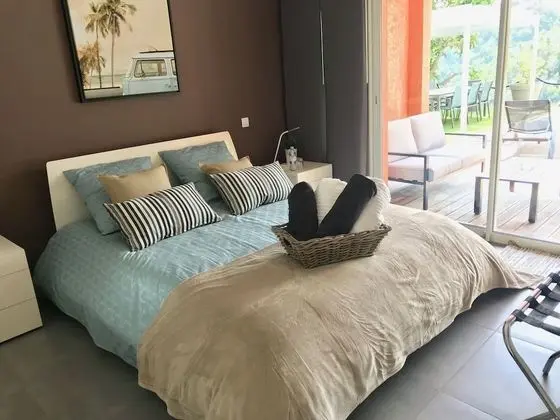 Deluxe Tek Büyük Yataklı Oda, 1 Yatak Odası, Havuz Manzaralı