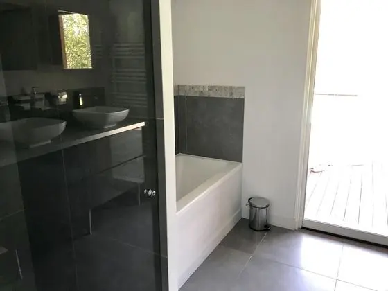 Deluxe Tek Büyük Yataklı Oda, 1 Yatak Odası, Havuz Manzaralı