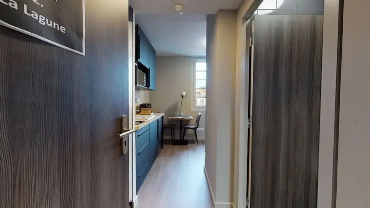 Standard Stüdyo, Banyolu/Duşlu (La Lagune)